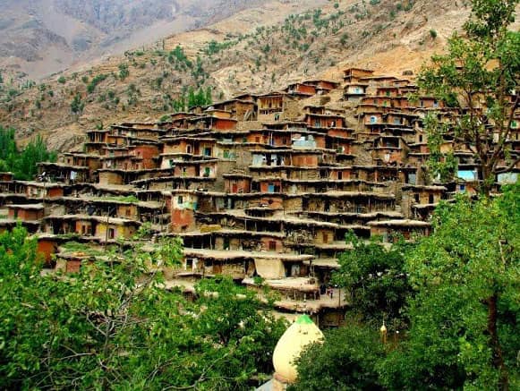 روستای زیبا و پلکانی سرآقا سید در کوهرنگ